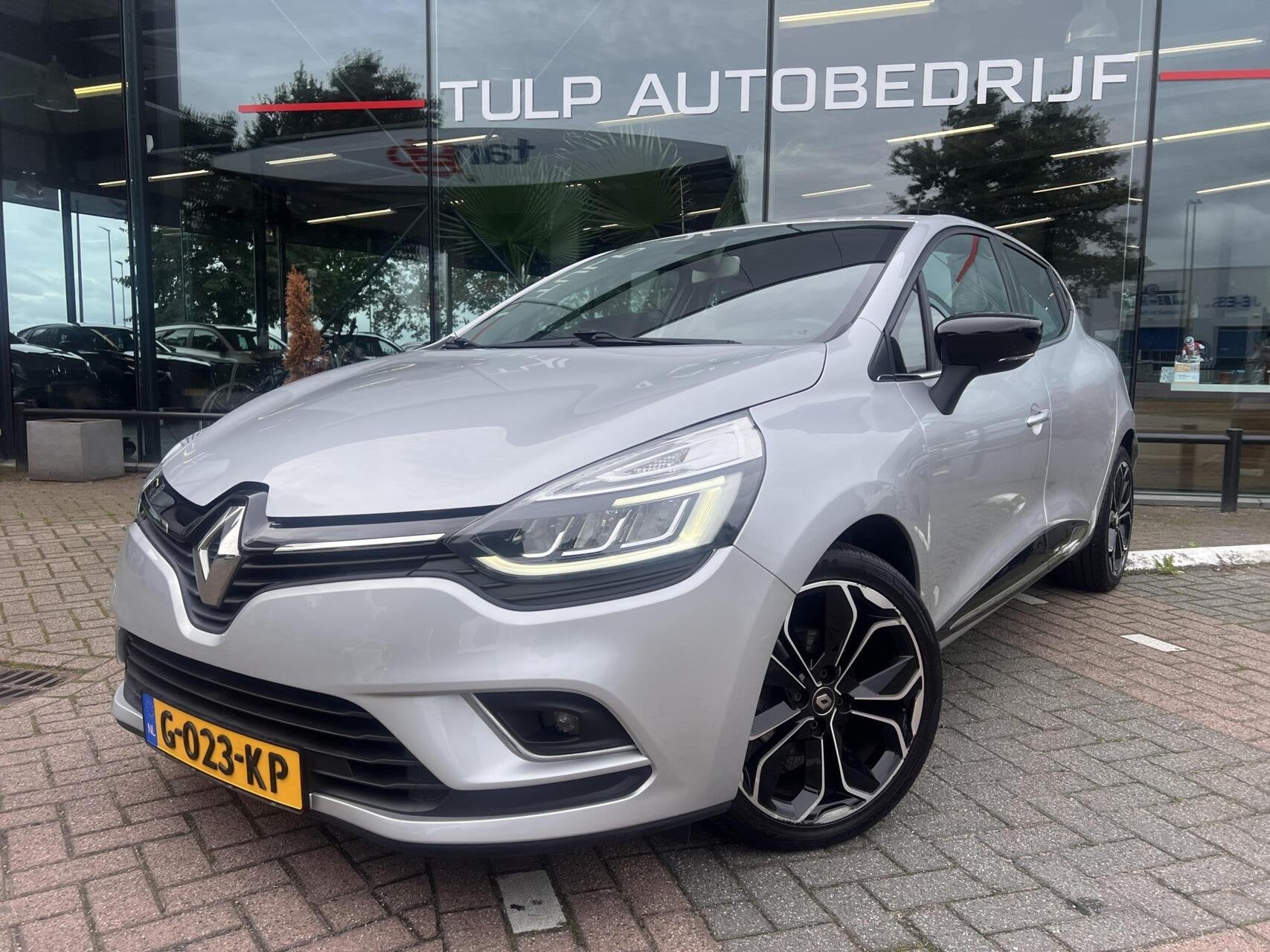 Renault Clio 0.9 TCe Intens 5 Deurs Airco Clima Cruise Deale, Auto's, Voorwielaandrijving, Gebruikt, 580 kg, Leder en Stof