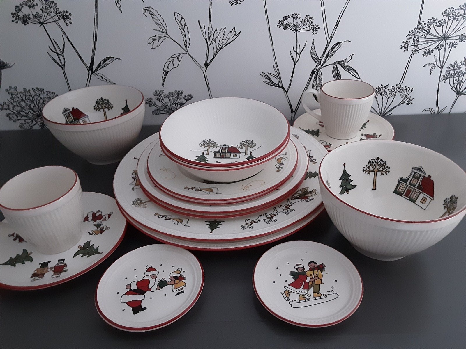 wedgwood windsor kerstservies in perfecte staat, Ophalen, Zo goed als nieuw, Porselein, Bord(en)