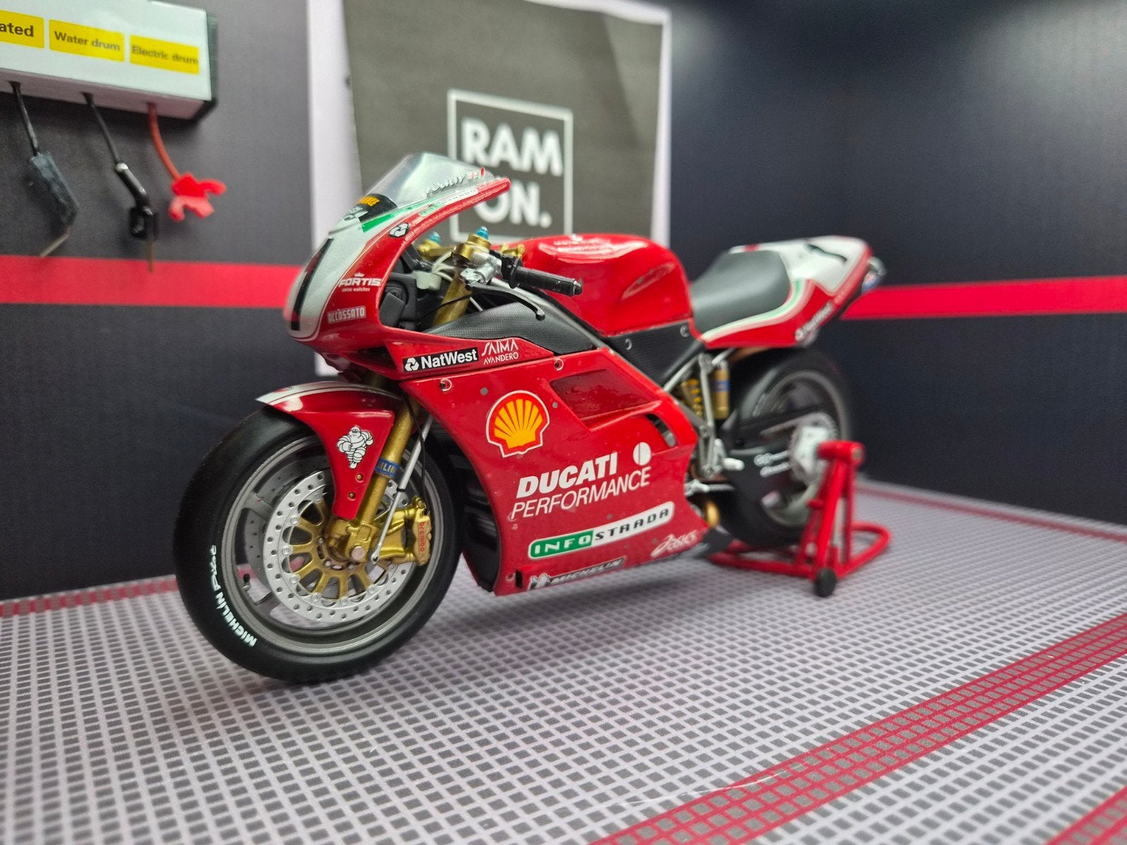 1/12 1999 Carl Fogarty Ducati 996 Superbike World Champion, Ophalen of Verzenden, Zo goed als nieuw, 1:9 t/m 1:12, Motor
