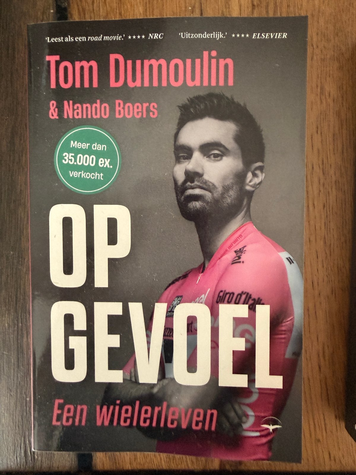 Tom Dumoulin - Op Gevoel: Een Wielerleven (Boek), Ophalen of Verzenden, Gelezen, Lopen en Fietsen
