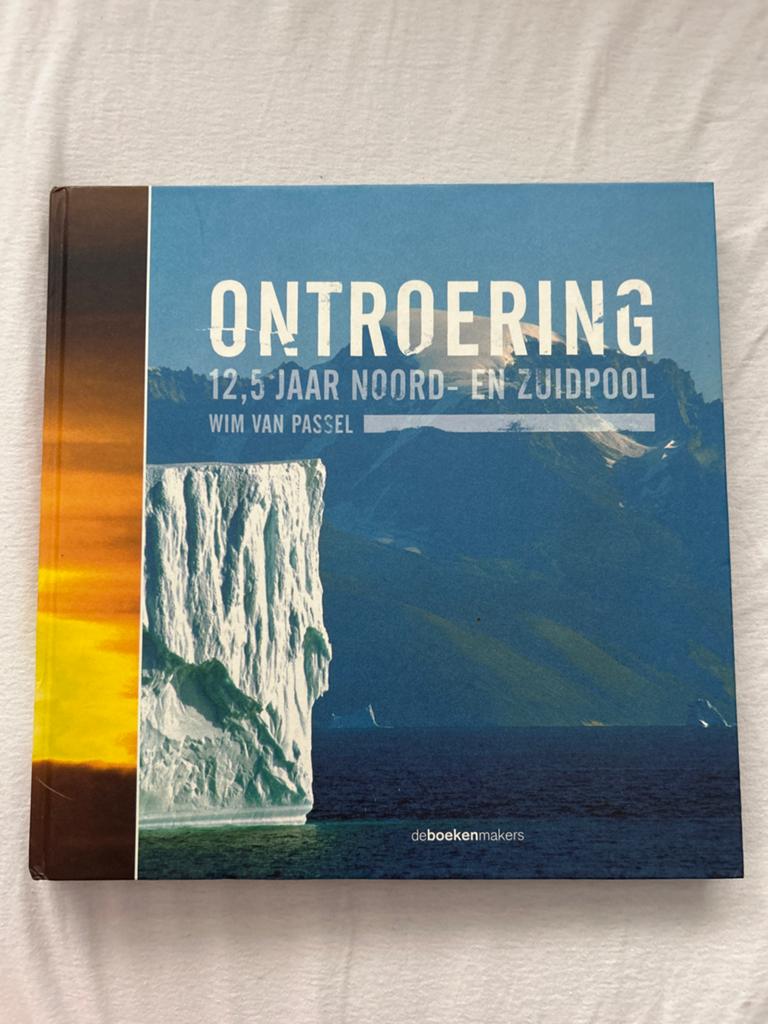 Ontroering: 12,5 Jaar Noord- en Zuidpool - Wim van Passel, Ophalen of Verzenden, Zo goed als nieuw