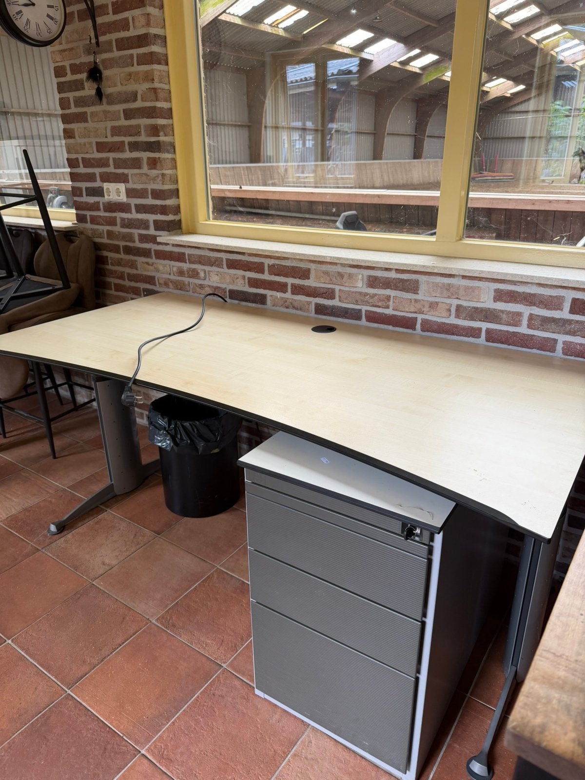 Bureau eventueel 2 stuks, Ophalen, In hoogte verstelbaar, Zo goed als nieuw