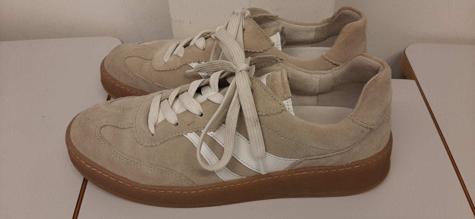 Gabor 86.475 maat 7,5 sneaker - Beige retro damesmodel, Beige, Gabor, Ophalen of Verzenden, Sneakers of Gympen