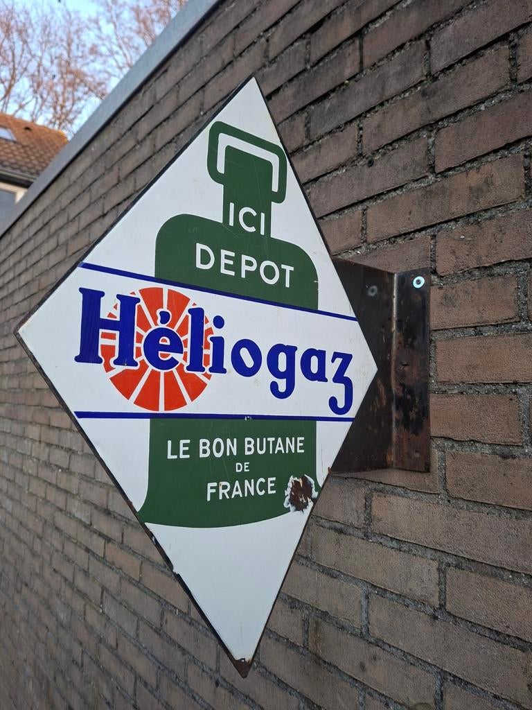 Dubbelzijdig emaille bord heliogaz nette staat benzinepomp, Ophalen of Verzenden, Zo goed als nieuw, Reclamebord