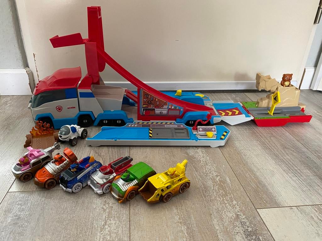 PAW Patrol True Metal truck met extra auto’s, Kinderen en Baby's, Speelgoed | Speelgoedvoertuigen, Ophalen of Verzenden, Zo goed als nieuw