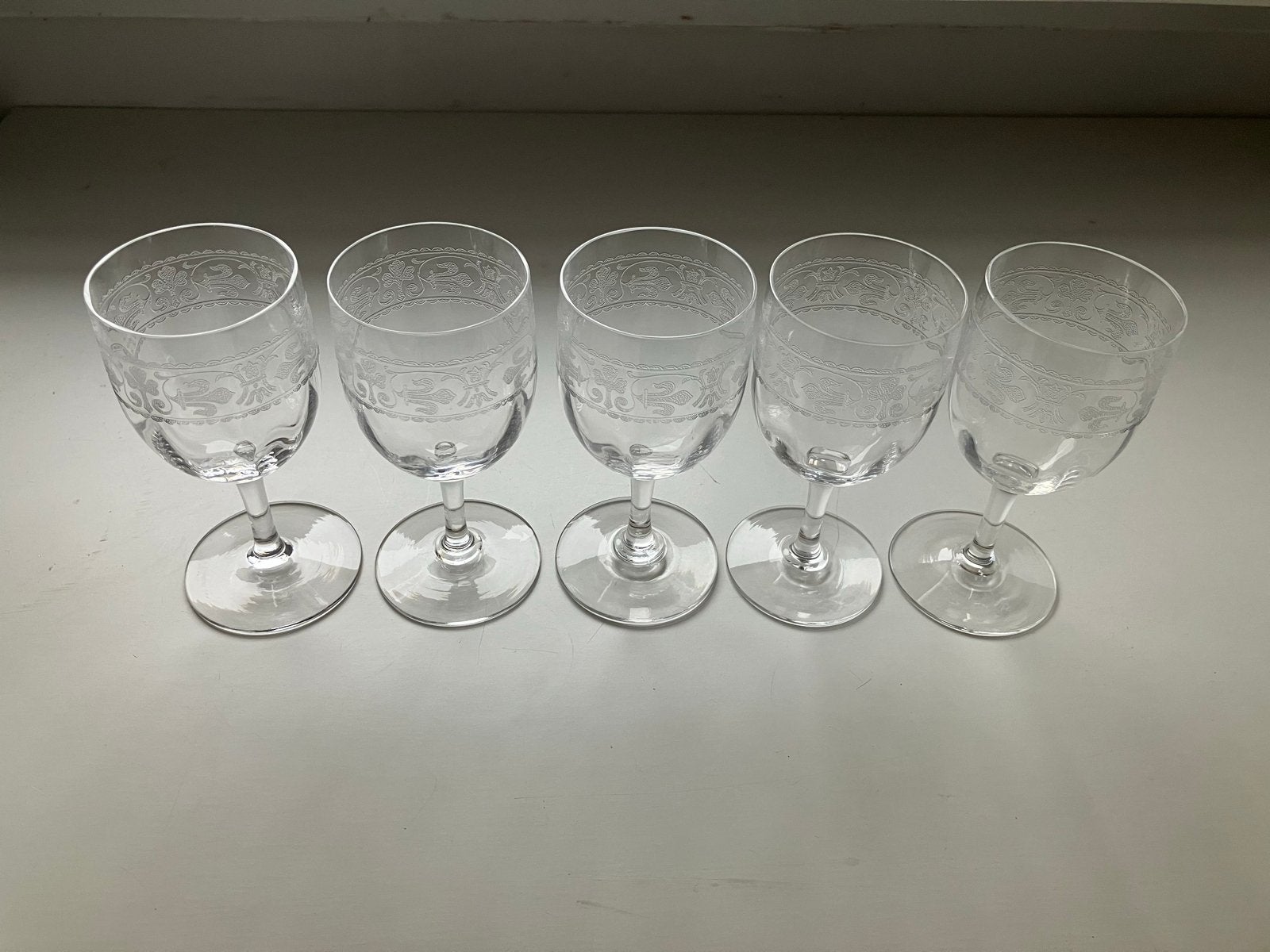 5 Baccarat Chablis kristallen wijnglazen rond 1920, Antiek en Kunst, Ophalen of Verzenden