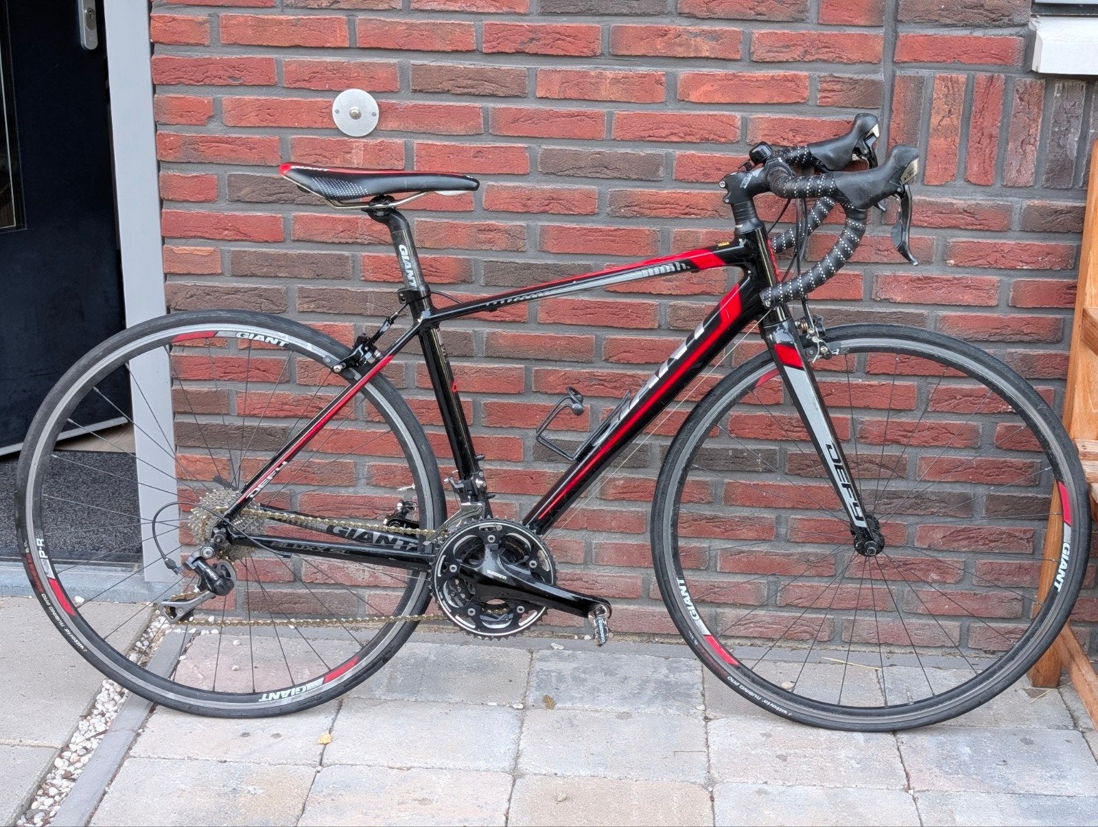 Giant Defy racefiets - Zwart/Rood, Fietsen en Brommers, Fietsen | Racefietsen, 28 inch, Gebruikt, Aluminium, 49 tot 53 cm
