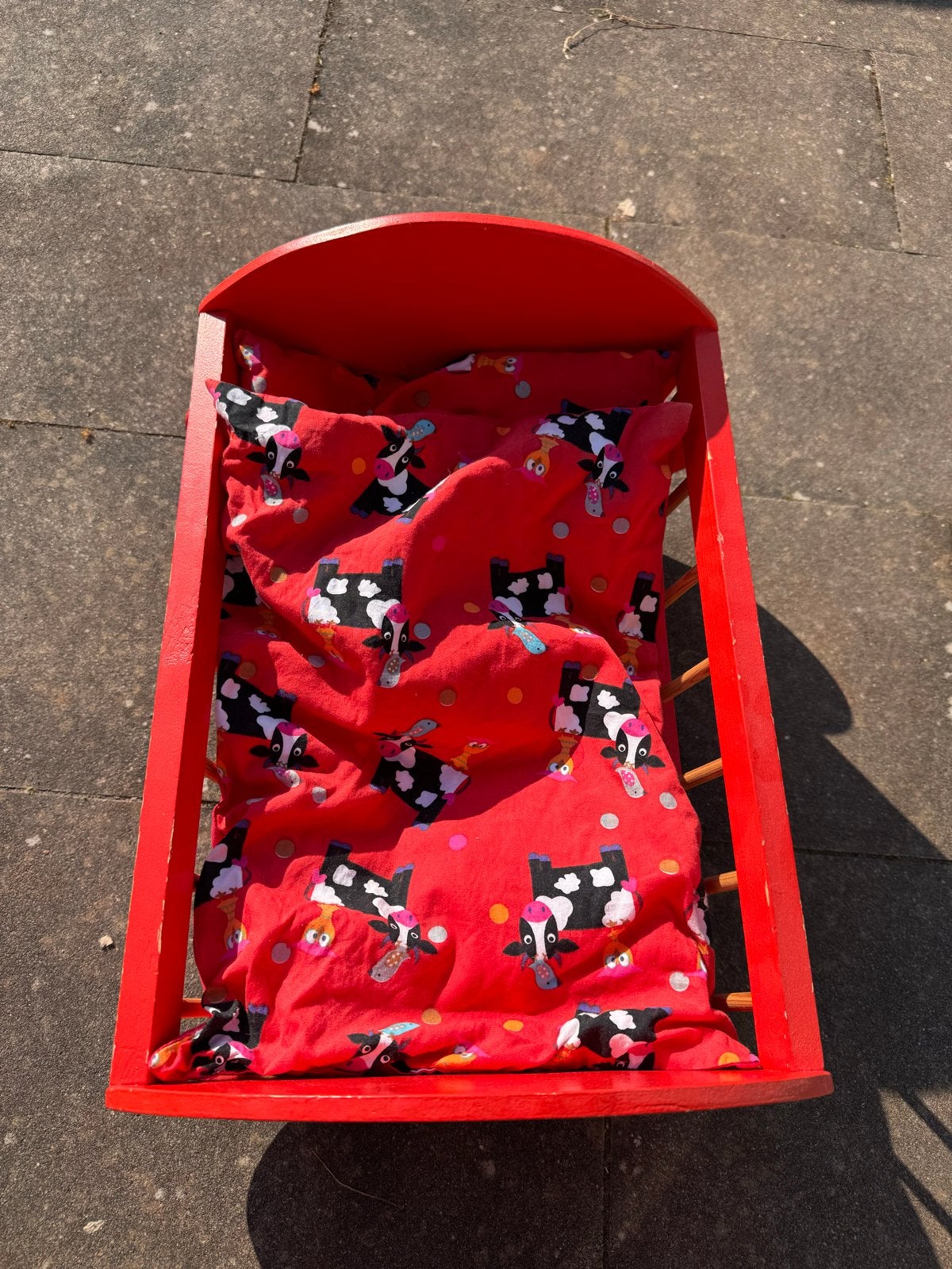 Rood houten poppenwiegje met beddengoed, Ophalen, Gebruikt, Overige typen
