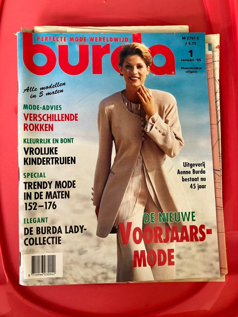 Burda. Kledingpatronen. Mode. Burda speciaal. Kleding, Boeken, Ophalen of Verzenden, Zo goed als nieuw, Damesbladen