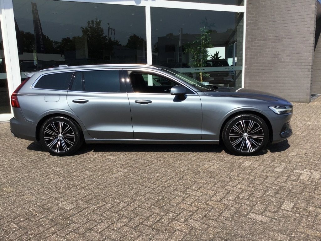 Volvo V60 2.0 T5 R-Design (bj 2019, automaat), Auto's, Volvo, 15 km/l, 4 cilinders, 1969 cc, Leder