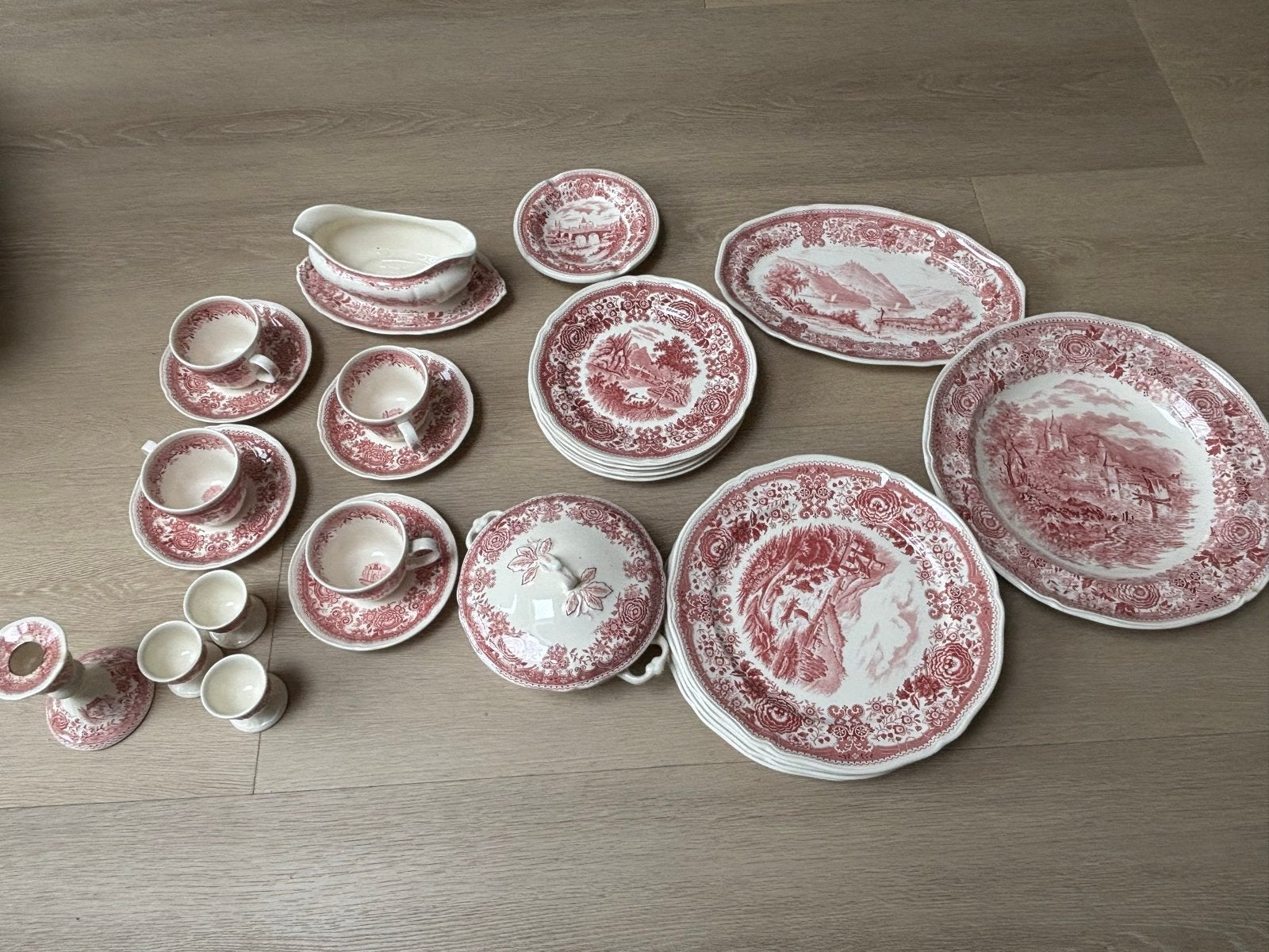 26-delig Villeroy & Boch Burgenland servies - rood, Antiek en Kunst, Ophalen