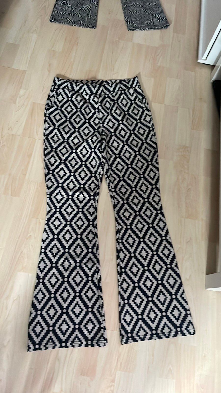 Nieuw zwart print broek maat L, Kleding | Dames, Ophalen of Verzenden, Nieuw