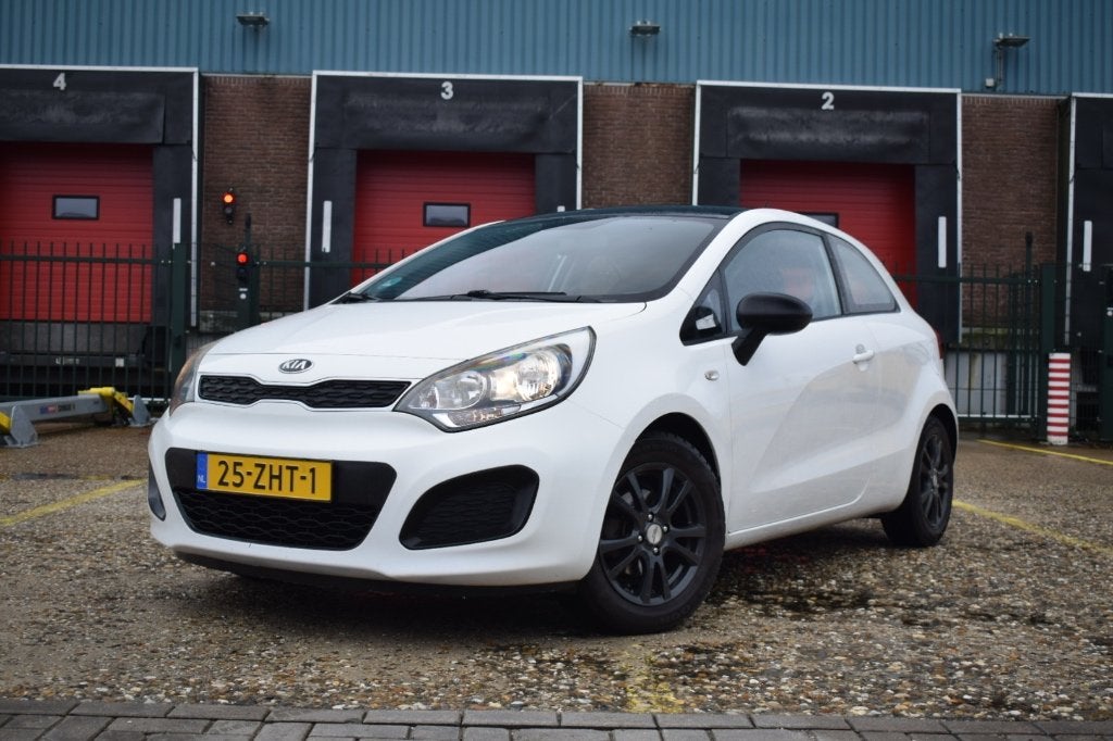 Kia Rio 1.2 I 3DRS 2012 Wit, 40 €/maand, Zwart, 4 cilinders, Wit
