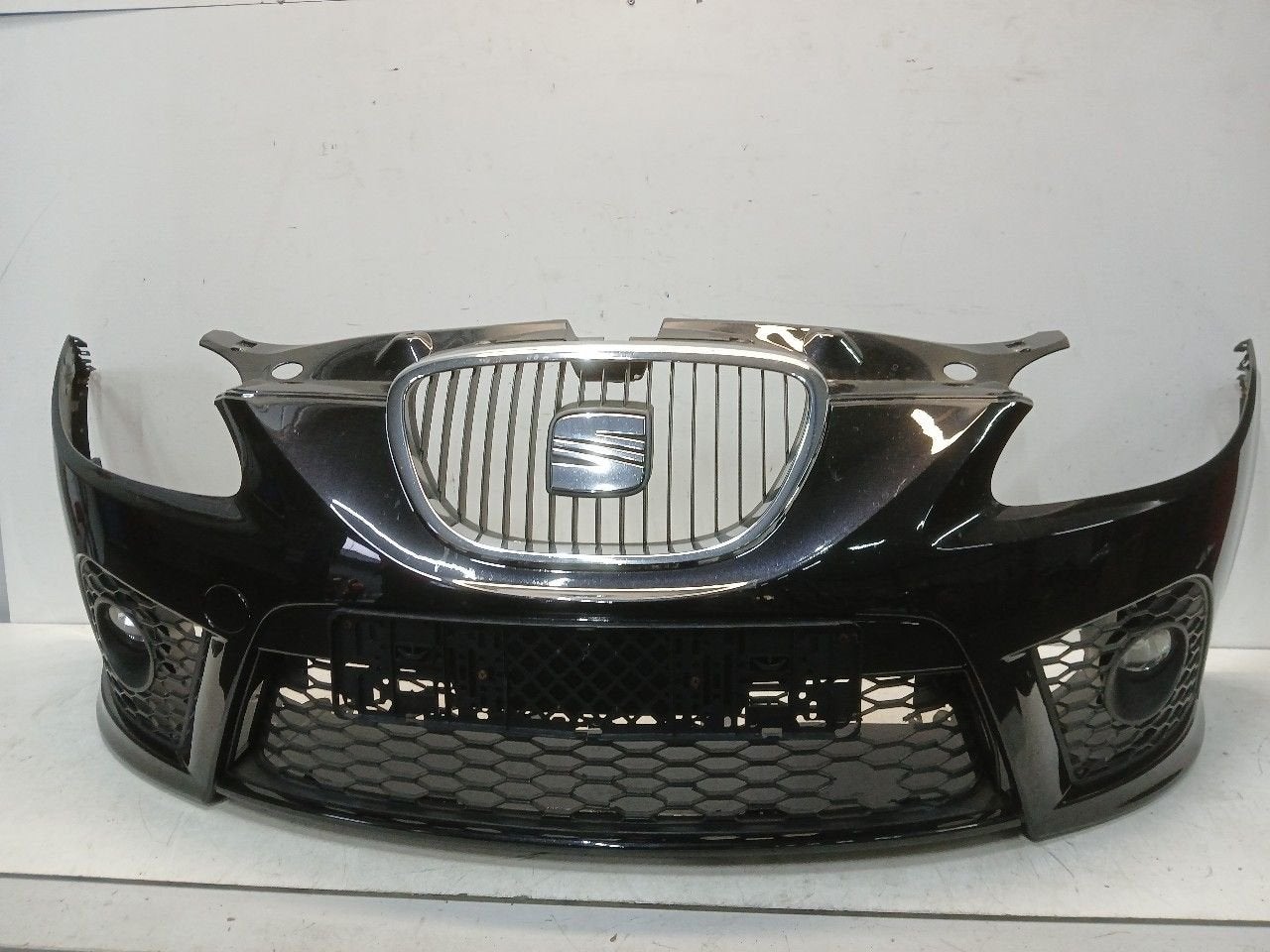 Bumper voor Seat Leon, Onderdelen@venauto.nl, Van der Ven Autorecycling B.V., Gebruikt, Ettenseweg 76, 4706 PB Roosendaal, The Netherlands