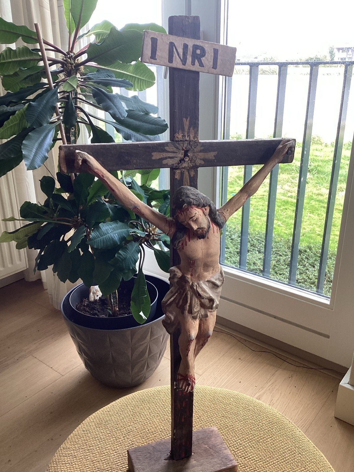 Antiek houten kruisbeeld met Christusfiguur - INRI, Ophalen of Verzenden