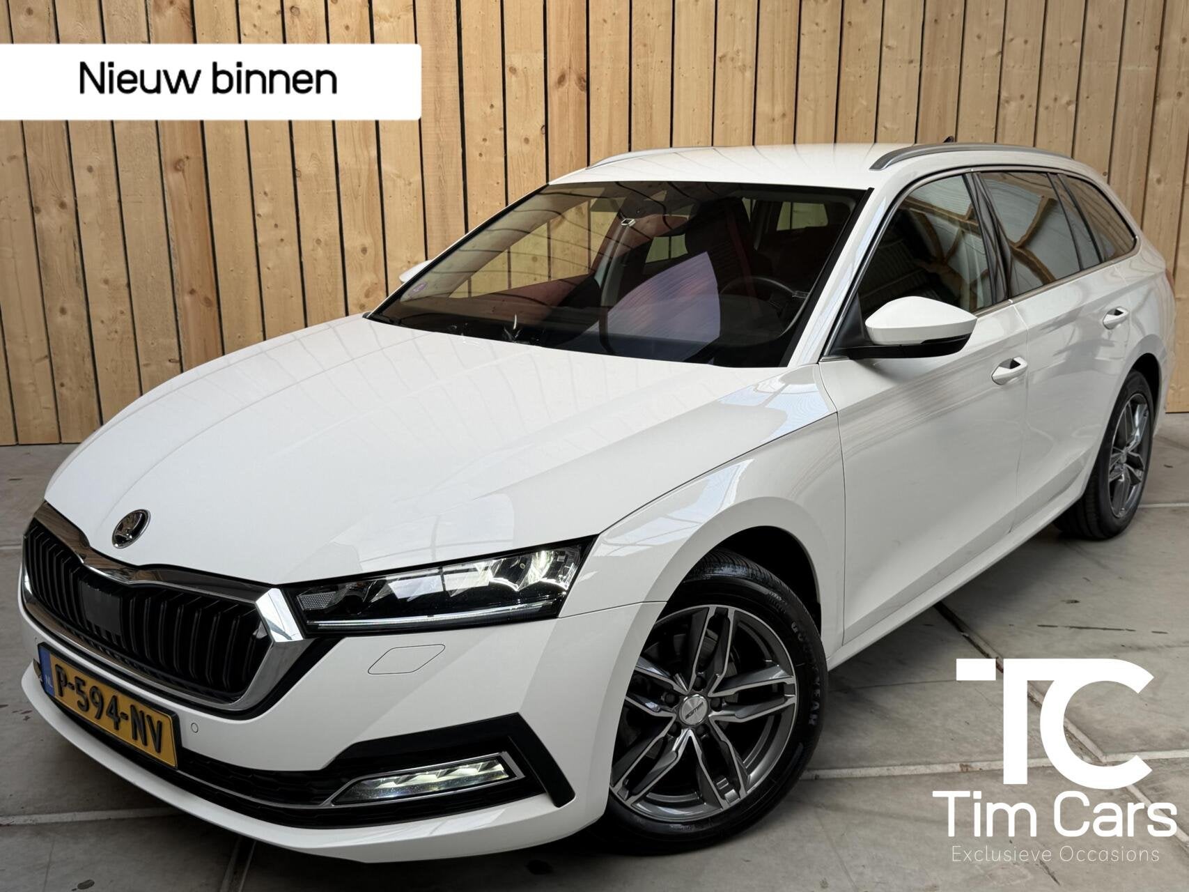 Skoda Octavia Combi 1.0 e-TSI Business Edition Plus Automaat, Auto's, Gebruikt, Wit, Origineel Nederlands, 690 kg