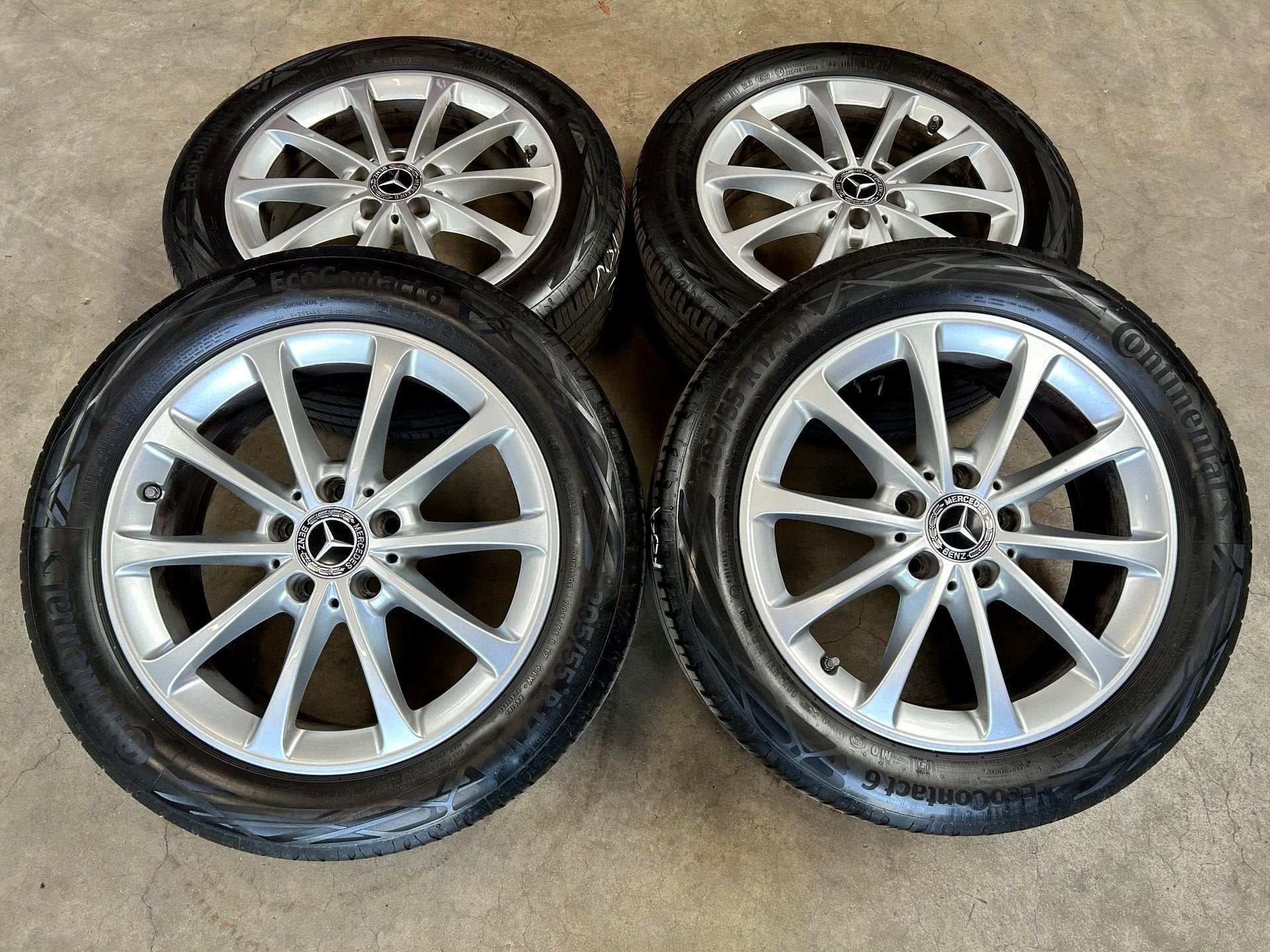 ✅ 17 inch originele velgen + zomerbanden MB A, B klasse CLA, Auto-onderdelen, Gebruikt, -, -, Banden en Velgen