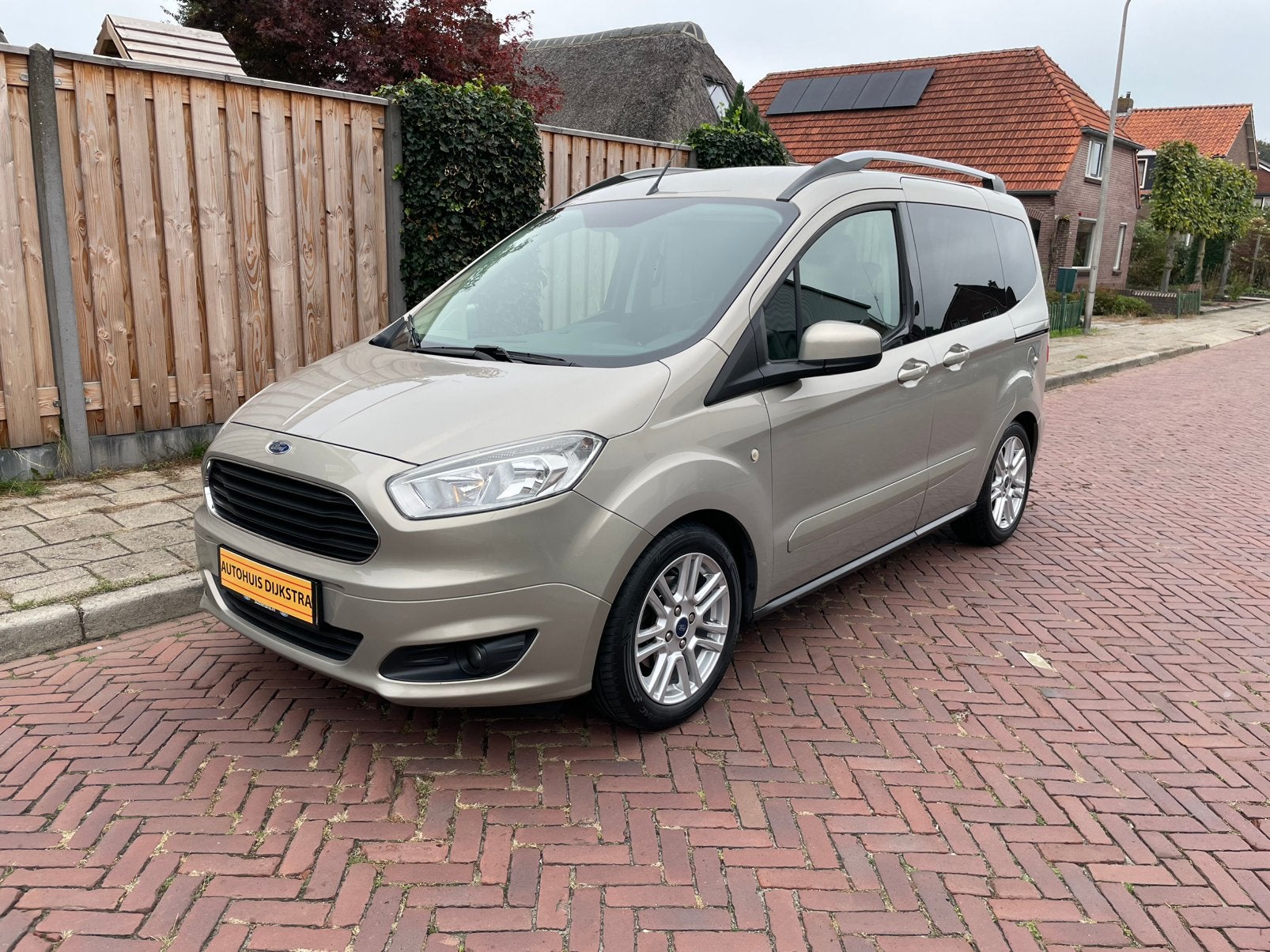 Ford Tourneo Courier 1.0 Ecoboost 100pk S&S 2015 Grijs, Voorwielaandrijving, 910 kg, 100 pk, Bedrijf