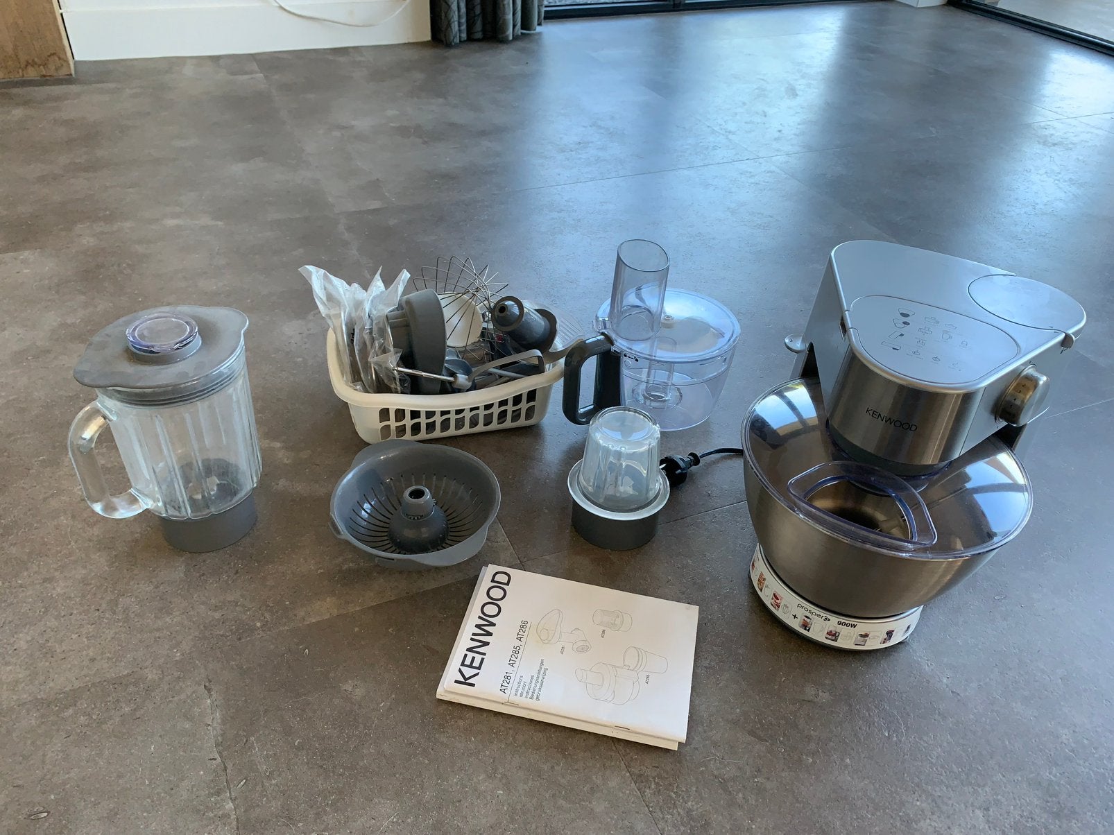 Keukenmachine compleet; nauwelijks gebruikt., Ophalen, Zo goed als nieuw, 3 snelheden of meer