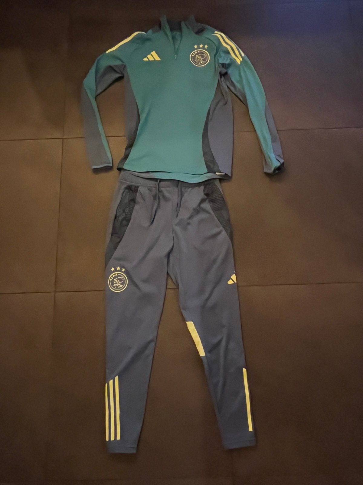 Zgan Ajax trainingspak: shirt maat S, broek maat M, Maat M, Ophalen of Verzenden, Zo goed als nieuw, Trainingspak