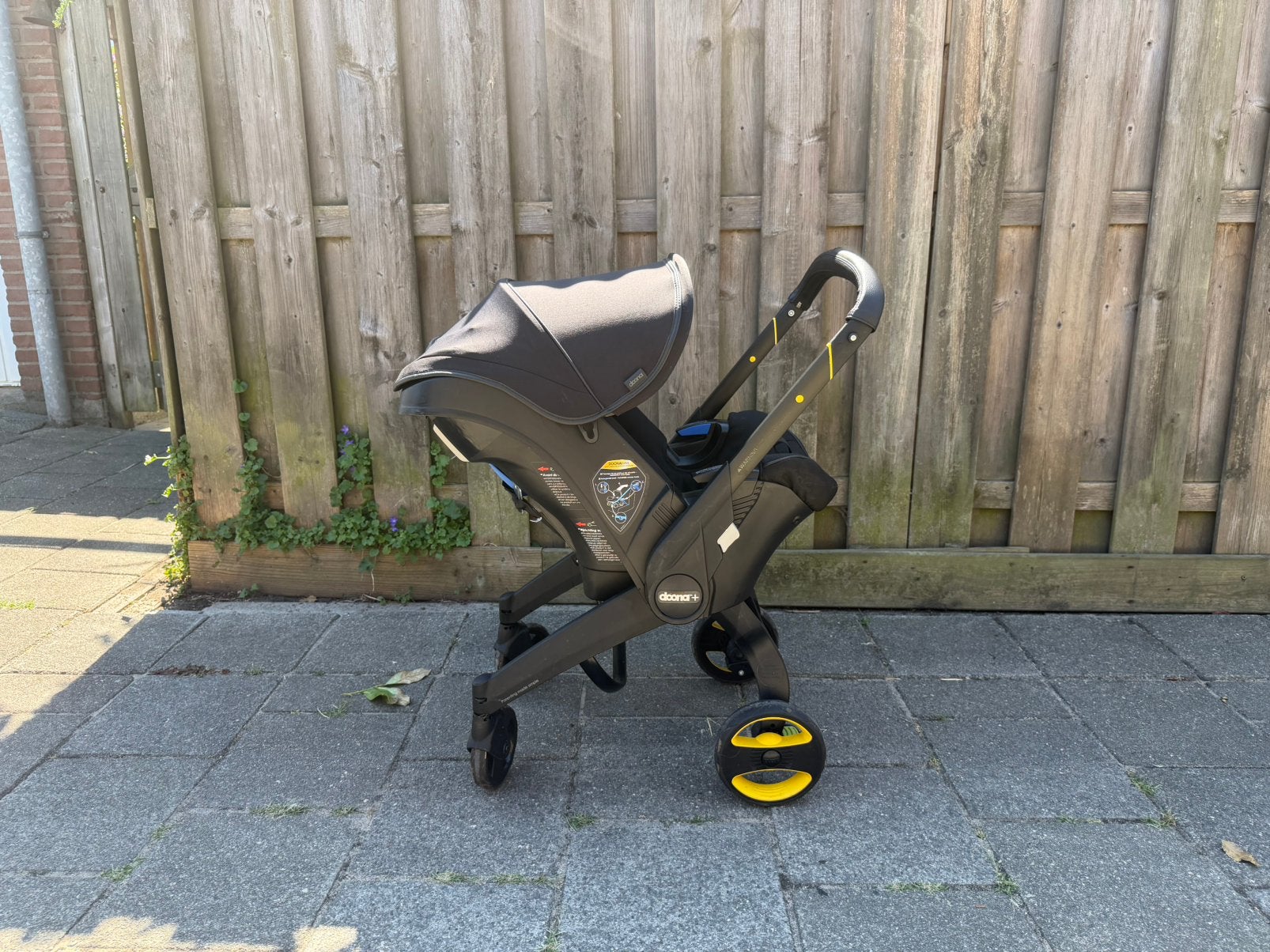 Doona autostoel en kinderwagen., Ophalen, Gebruikt, Regenhoes