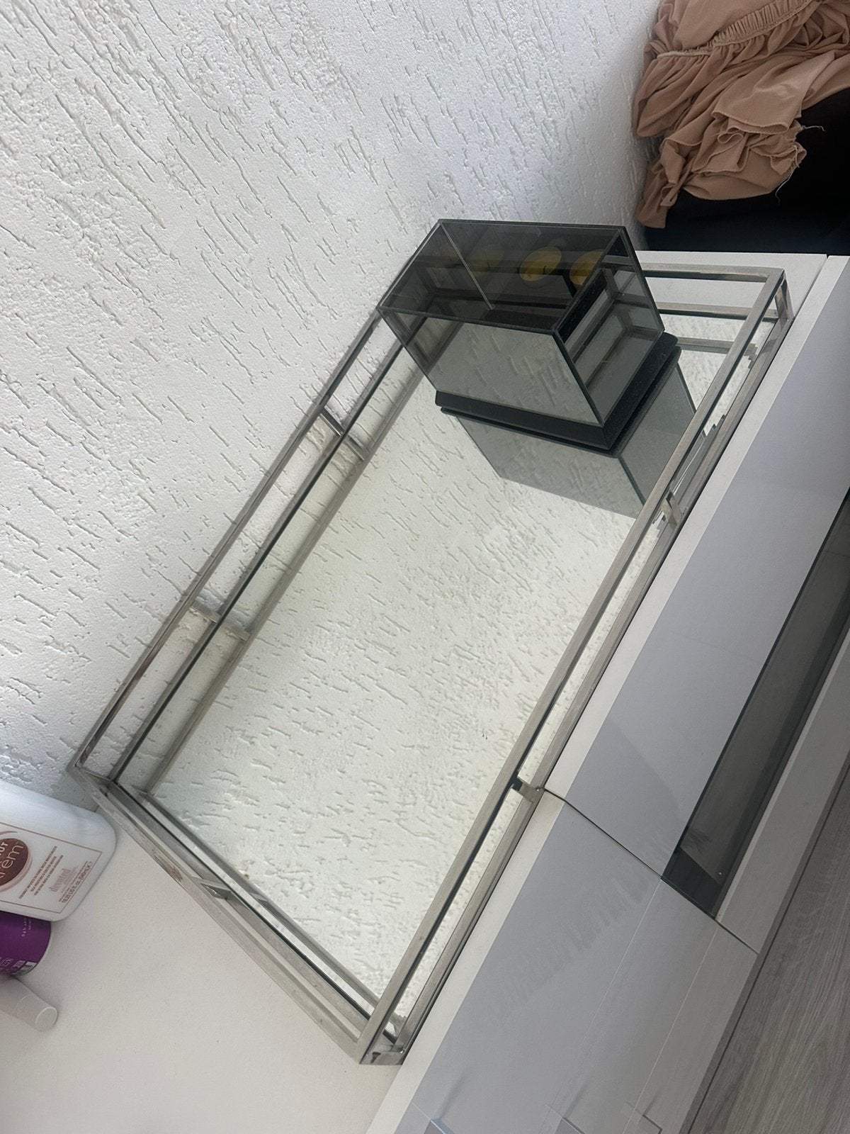 Groot glazen dienblad met spiegel en metalen frame, Huis en Inrichting, Woonaccessoires | Dienbladen, Ophalen of Verzenden, Zo goed als nieuw