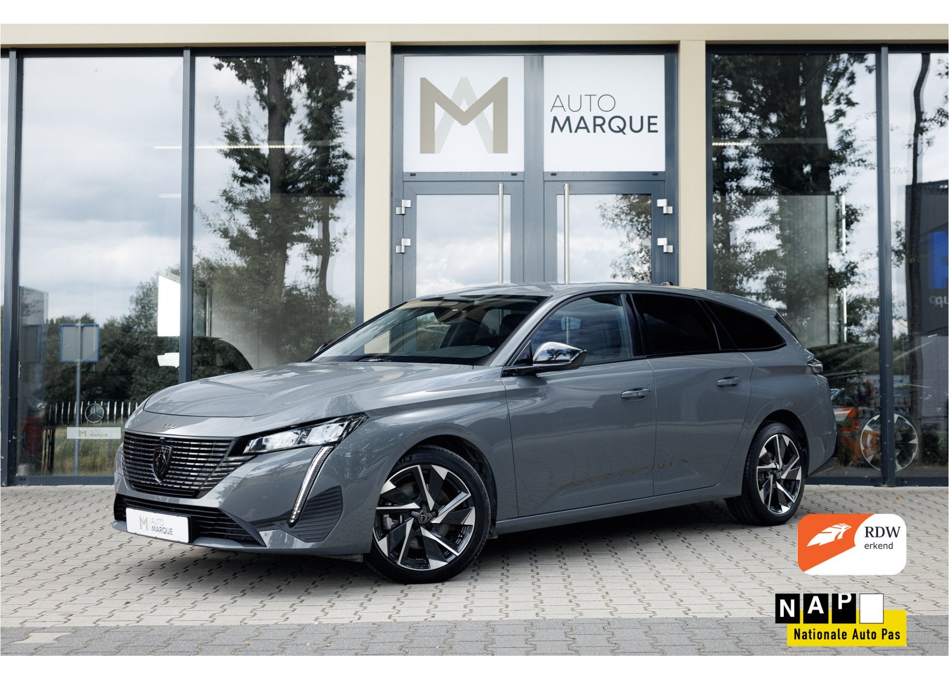 Peugeot 308 SW 1.2 Hybrid 136 e-DCS6 Aut. | Allure | Navigat, Auto's, Dealer onderhouden, 1199 cc, Met garantie (alle), Leder en Stof
