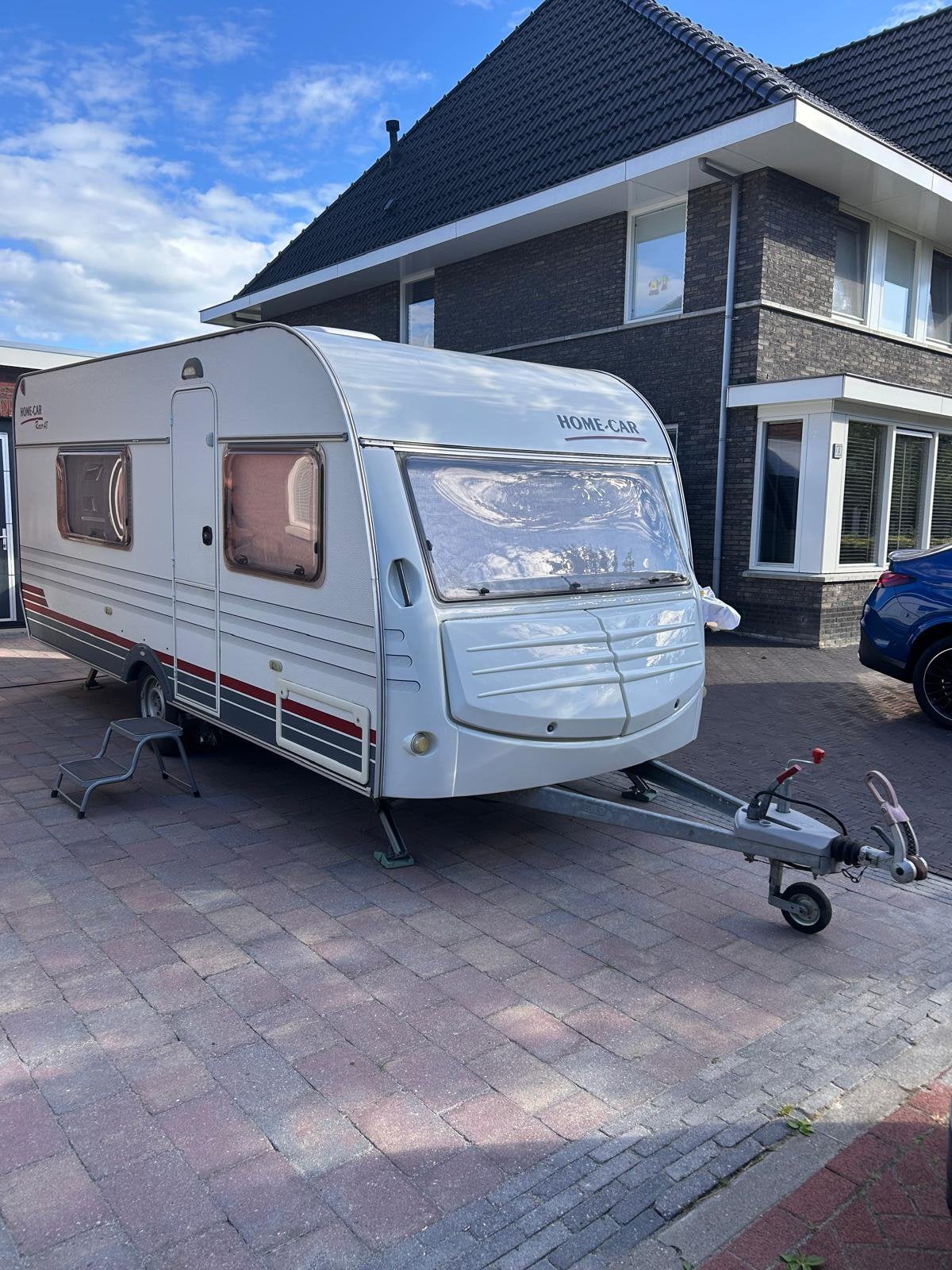 Te koop: Home-Car Racer 48 (2002) 5-persoons gezinscaravan, Dwarsbed, Home-car, Rondzit, 750 - 1000 kg