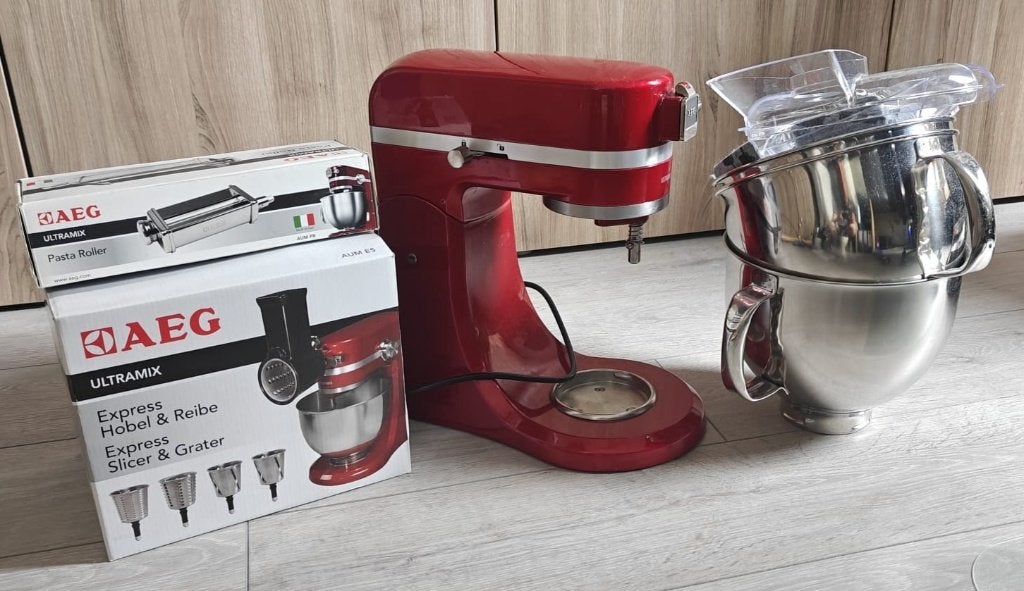 AEG UltraMix KM4000 - Keukenmachine - Rood, 4 liter of meer, Gebruikt, 3 snelheden of meer, Ophalen of Verzenden