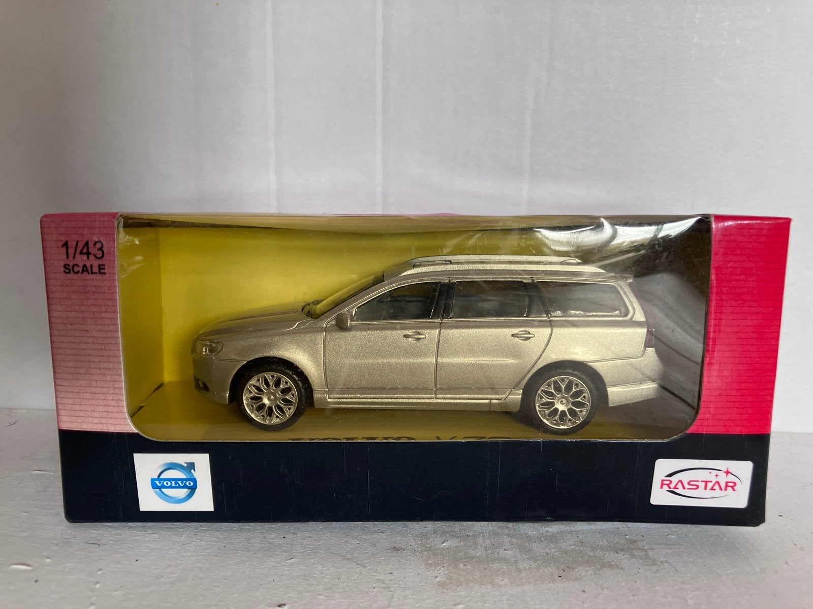 Volvo V70 Rastar 1/43 schaalmodel - Zo goed als nieuw, Hobby en Vrije tijd, Ophalen of Verzenden, Zo goed als nieuw, Auto, Overige merken