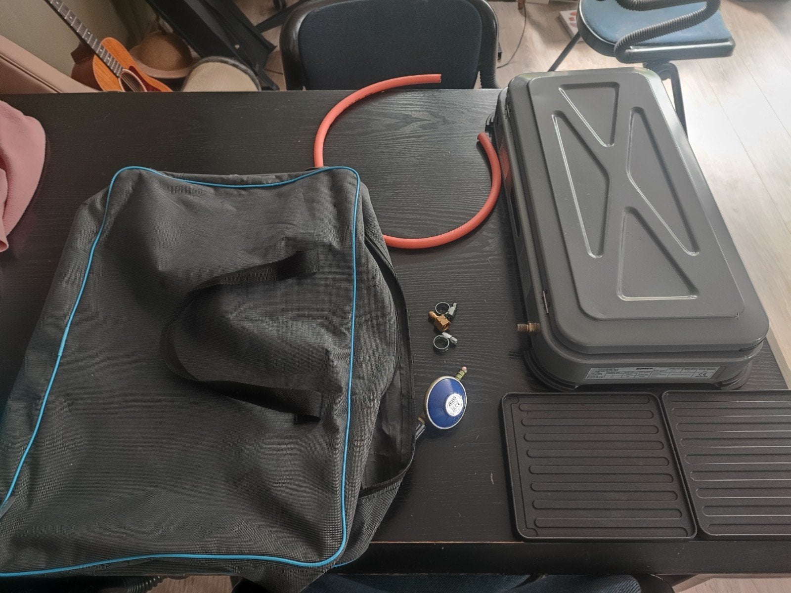 Gimeg camping gasstel met grilplaten en hoes en slang, Ophalen, Zo goed als nieuw