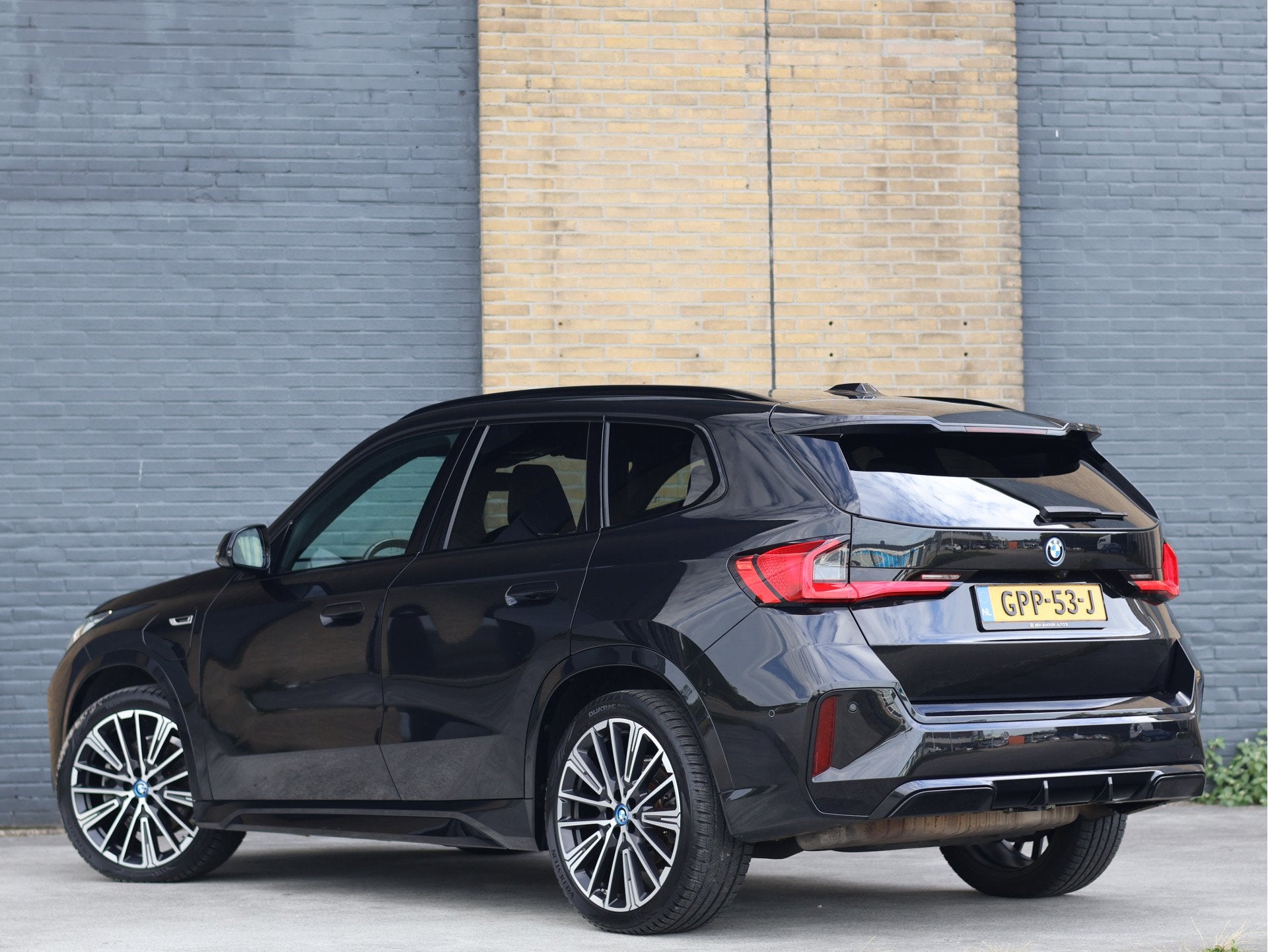BMW X1 xDrive30e M Sport | 20" Individual 869I | Driving Ass, Auto's, Dealer onderhouden, Zwart, Leder, Bedrijf