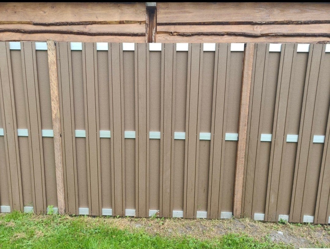 9 nieuwe composieten schuttingpanelen (nog in plastic), Ophalen, Kunststof, 1 tot 2 meter, Minder dan 3 meter