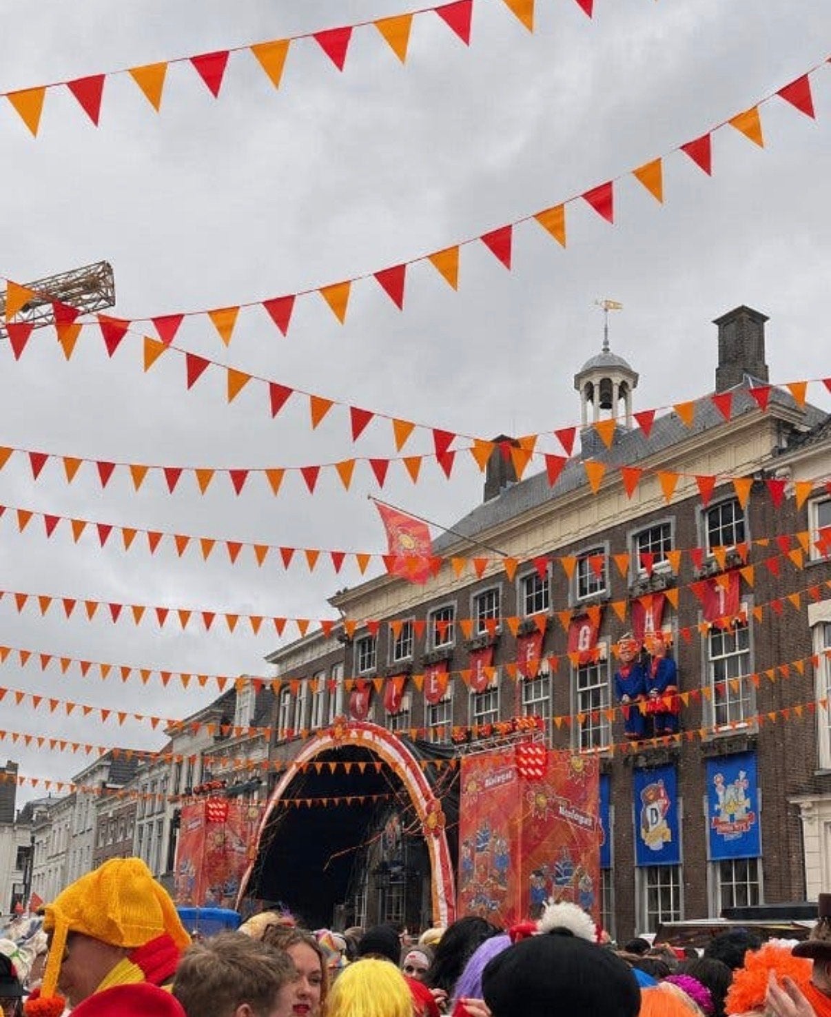 Vlaggenlijn Kielegat 10m - Oranje/Rood Carnaval Versiering, Ophalen of Verzenden, Nieuw, Versiering, Carnaval