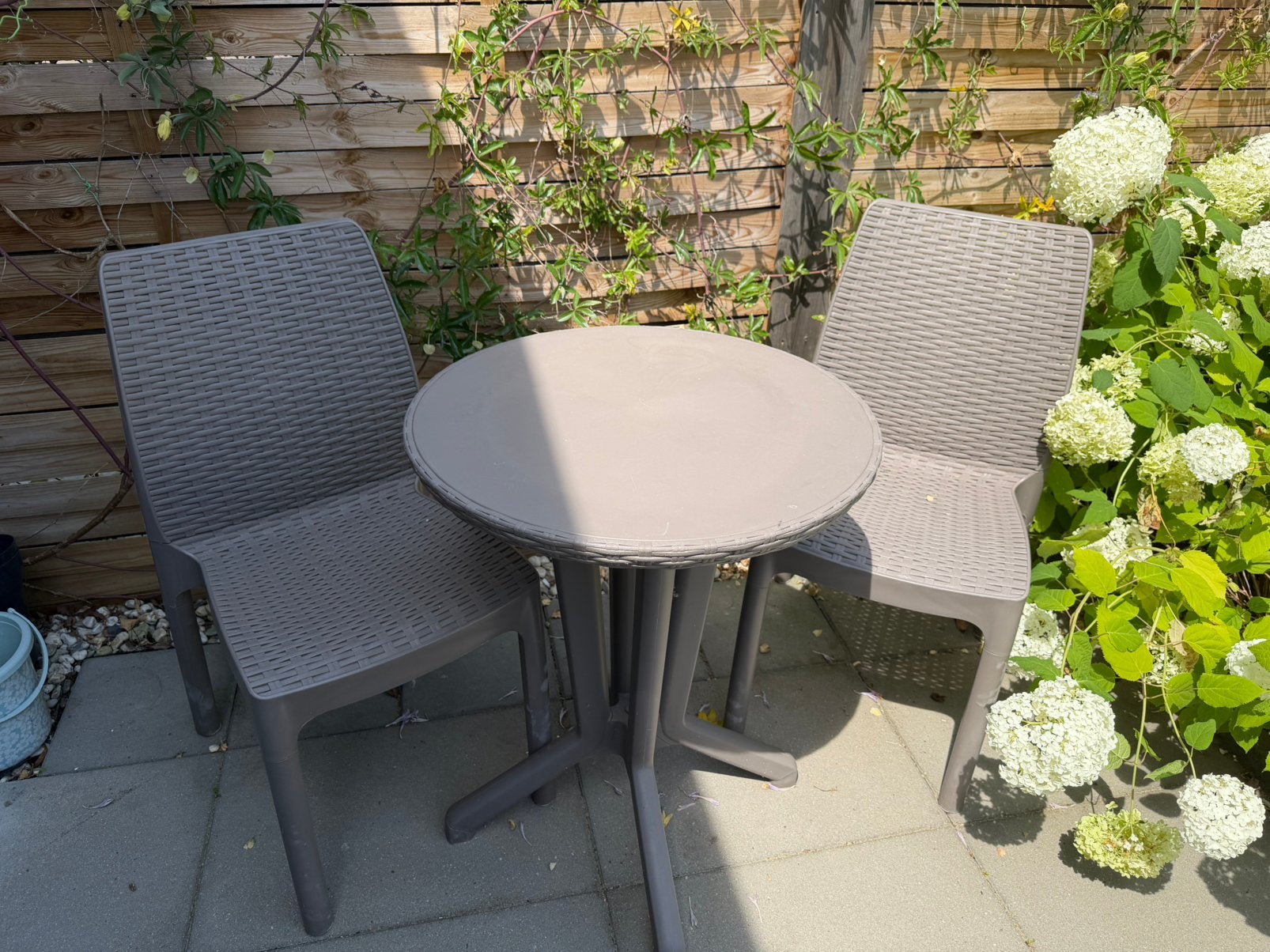 Keter bistroset taupe, Tuin en Terras, Kunststof, Zo goed als nieuw, Tuinset, Ophalen