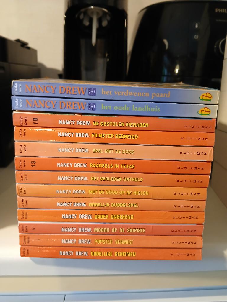 13 boeken van Carolyn Keene - Nancy Drew, Ophalen of Verzenden, Zo goed als nieuw, Carolyn Keene