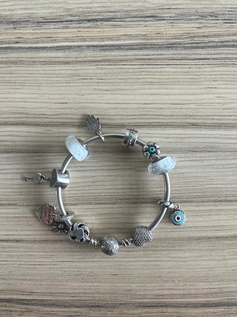 Pandora Bangle Armband S/M met Bedels - Unique As You Are, Ophalen of Verzenden, Gebruikt, Zilver, Met bedels of kralen
