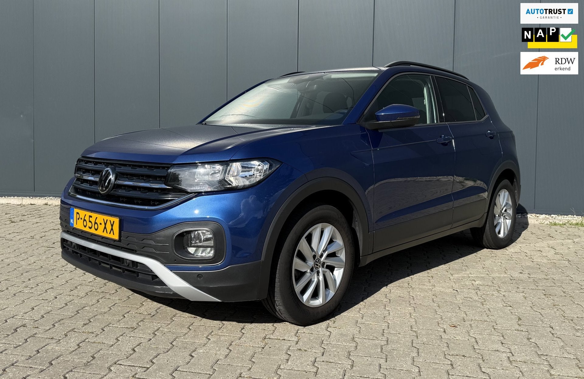 Volkswagen T-Cross 1.0 TSI Life Carplay Cruise Airco PDC NAP, Auto's, Dealer onderhouden, Gebruikt, 95 pk, Blauw