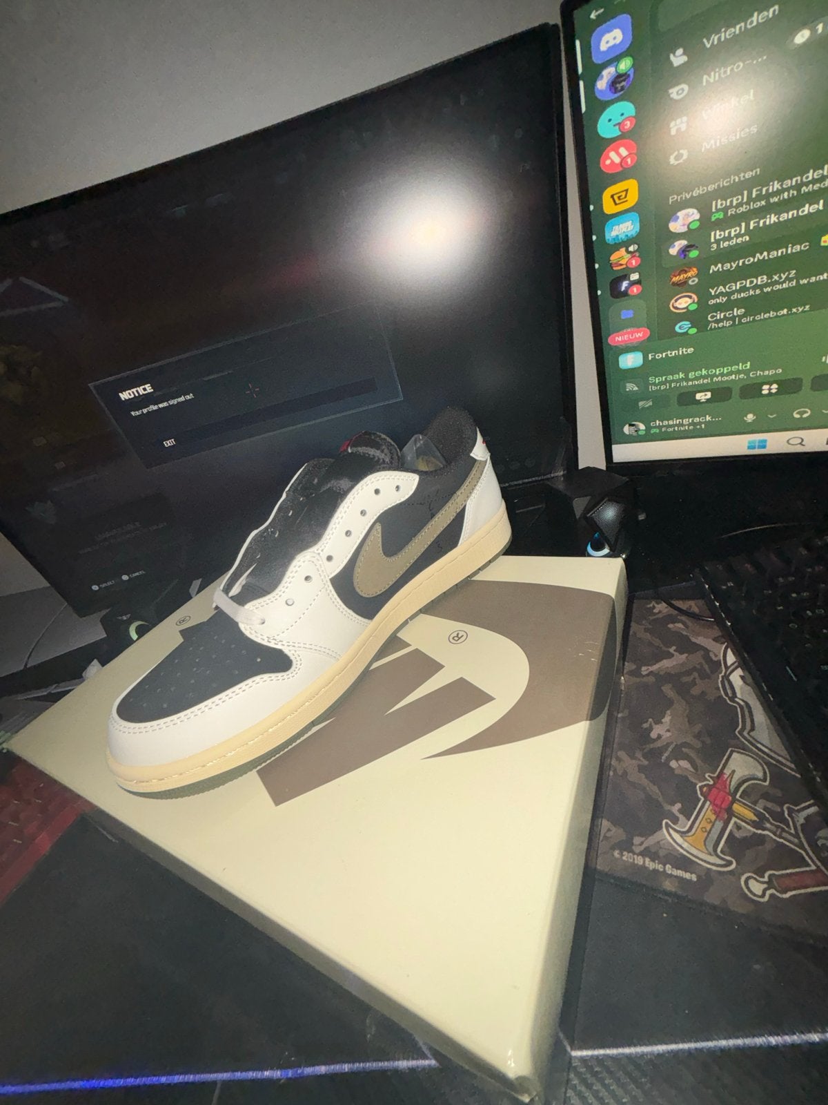 Nike Air Jordan 1 Low Travis Scott Reverse Mocha, Bruin, Nieuw, Ophalen of Verzenden, Sneakers of Gympen