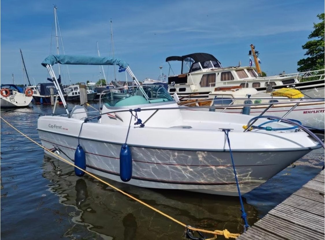 B2 marine Cap Ferret 552 SWA - Consoleboot met zonnedek, Overige merken, Gebruikt, Buitenboordmotor, Kussenset