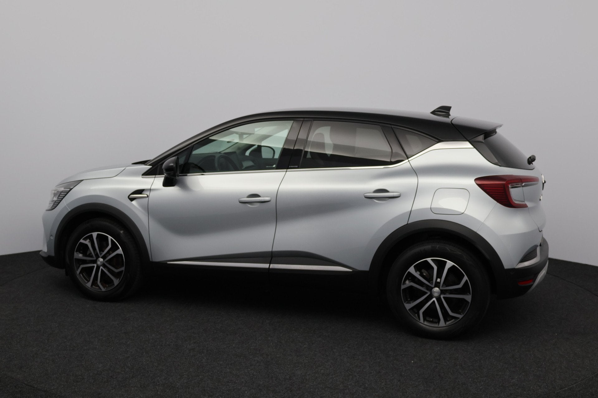 Foto 3 van Renault Captur 1.6 E-Tech Plug-in Hybrid 160 Intens/ Automaa
