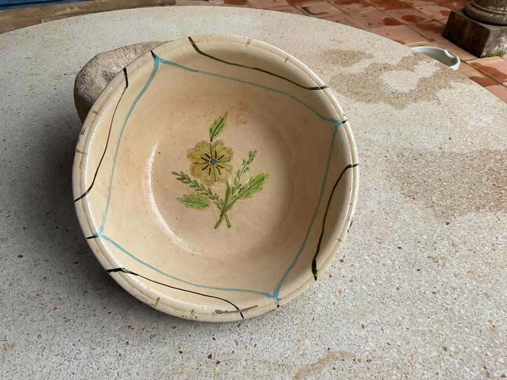 Mooie antieke schaal met bloem  diam.31 cm. 85 euro, Ophalen of Verzenden