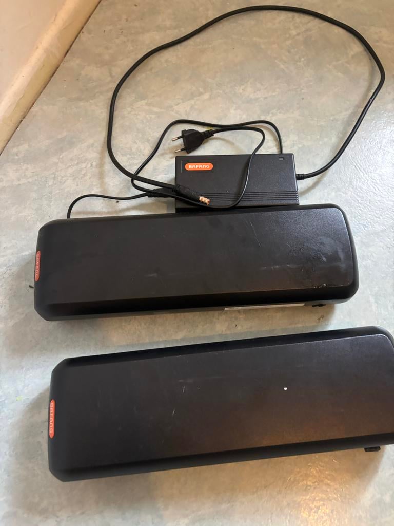 Bafang batterijen (2x) en oplader te koop, Ophalen, Gebruikt