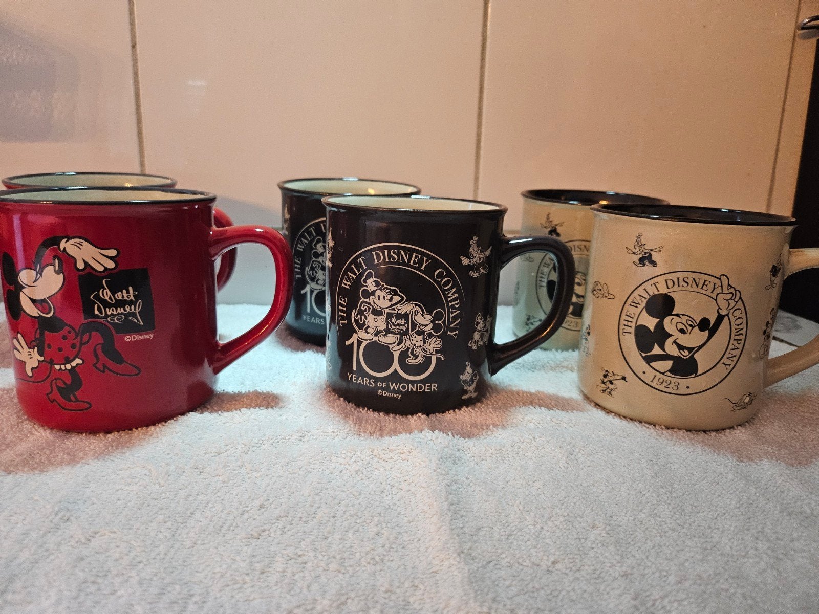 Set van 6 Disney mokken - 100 Years of Wonder, Huis en Inrichting, Ophalen, Zo goed als nieuw, Overige stijlen, Kop(pen) en/of Schotel(s)