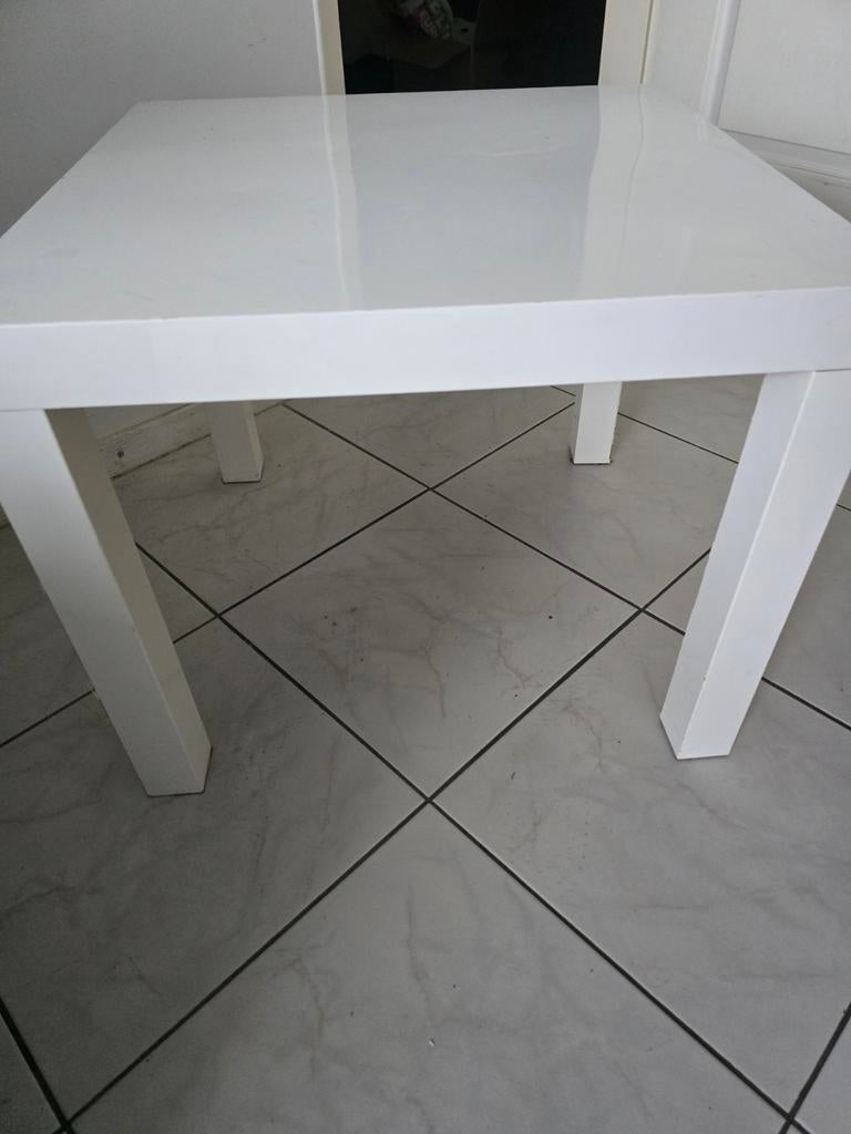 Gebruikte ikea tafeltje, Ophalen, Gebruikt, Vierkant, Overige materialen