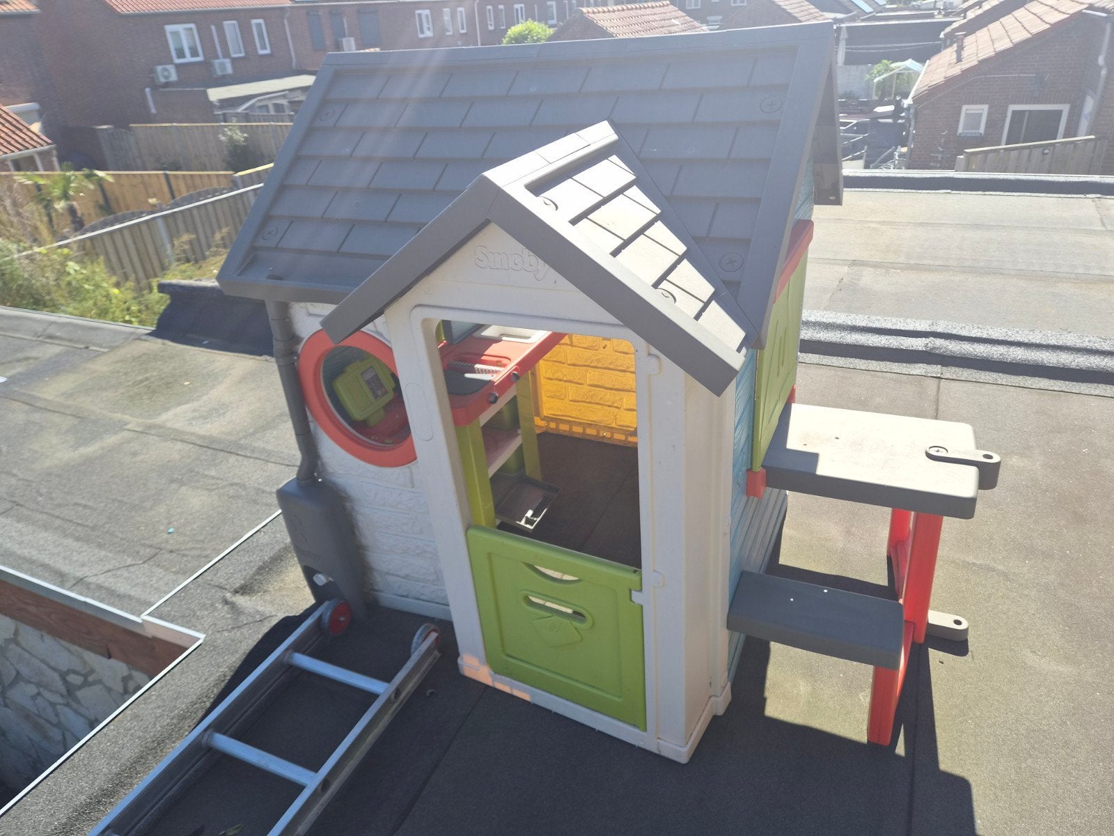 Smoby Speelhuisje met picknicktafel en een auto glijbaan, Ophalen, Gebruikt, Kunststof