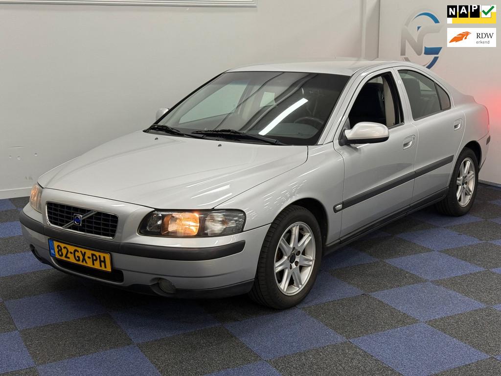 Volvo S60 2.4 / DEALER ONDERHOUDEN / AUTOMAAT / NETTE AUTO, Gebruikt, S60, 1476 kg, Bedrijf
