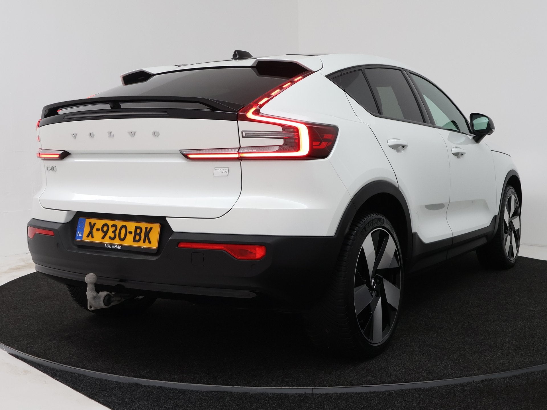 Volvo C40 Recharge Twin Ultimate 82 kWh | SOH 97.9% | Harman, 12 maanden, Zwart, 82 kWh, Wit