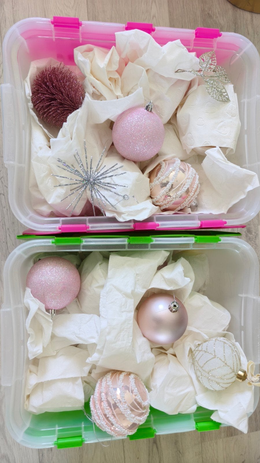 Mooie roze/witte kerstballen – €25 per doos, Diversen, Kerst, Ophalen