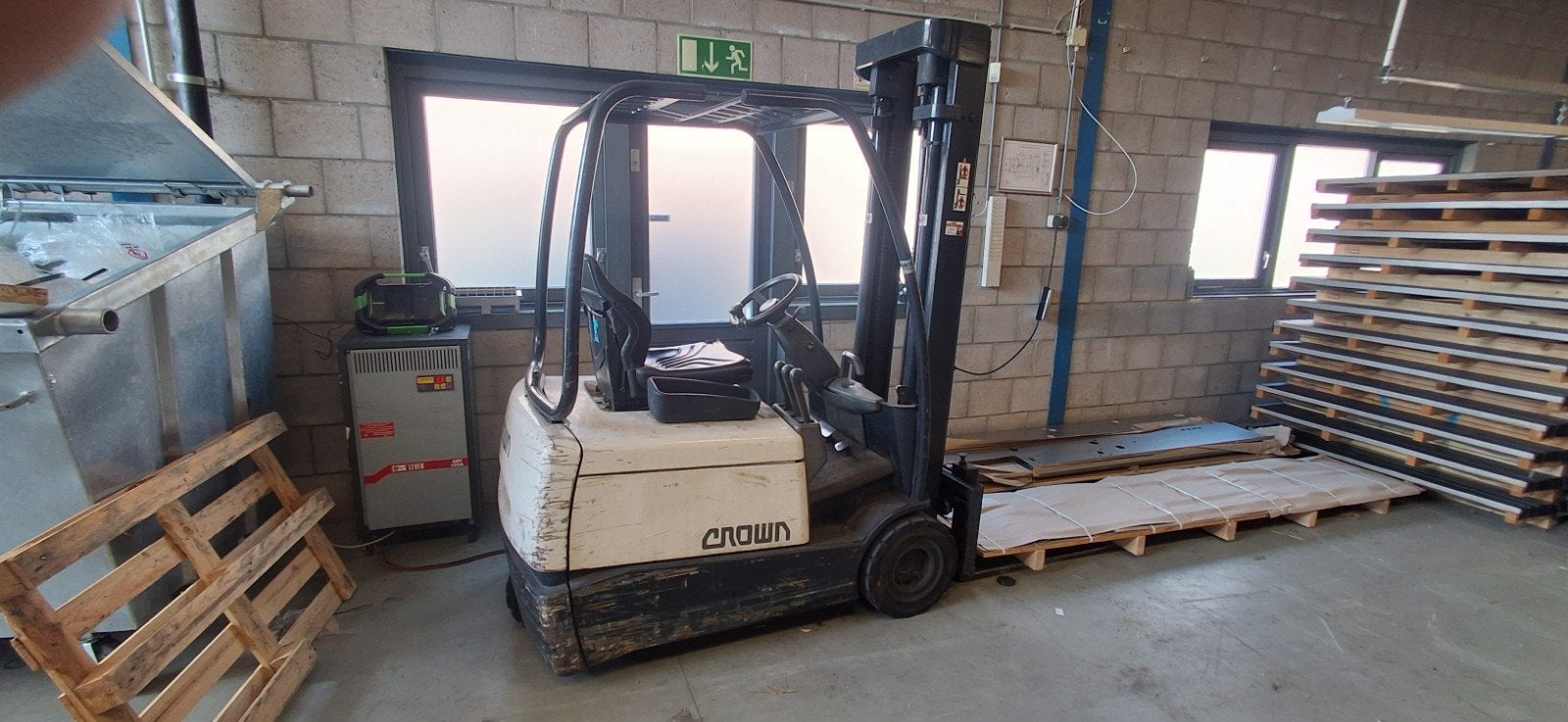 Te koop heftruck Crown., 1000 tot 2000 kg, Ophalen, Elektrisch, Heftruck